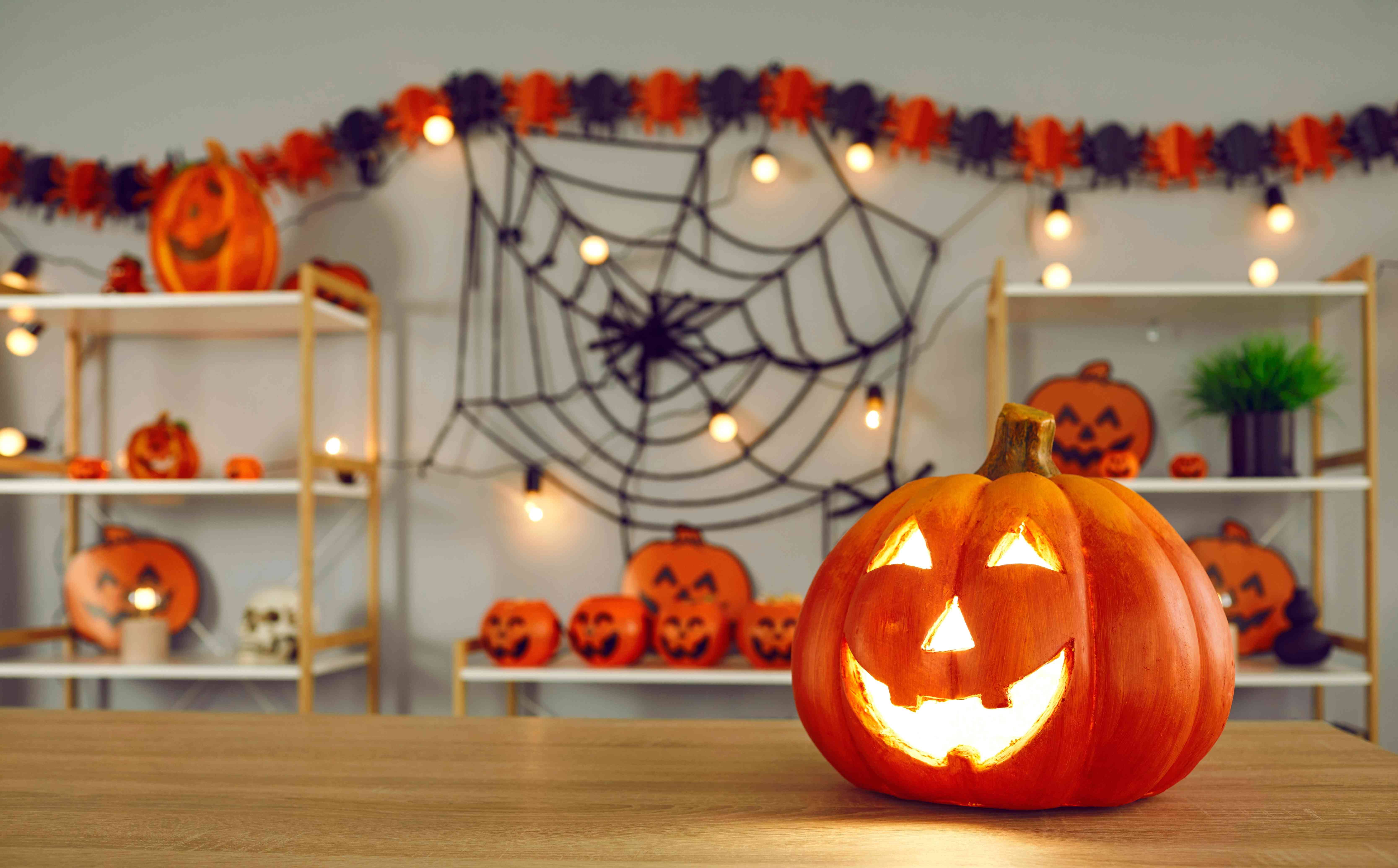 7 Spooky DIY Ideas For Halloween Decorations