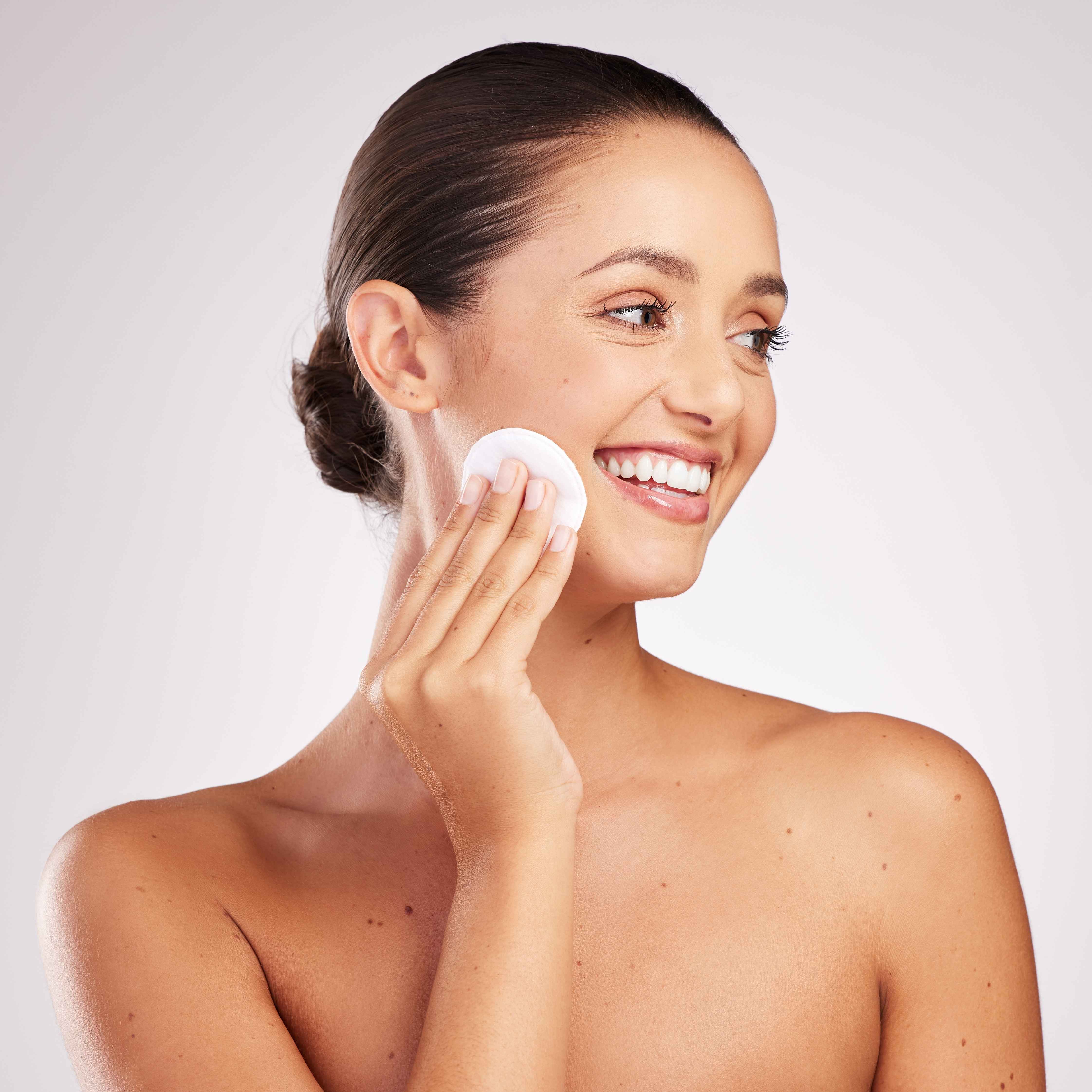Clogged Pores 101: How to Unclog Your Pores 