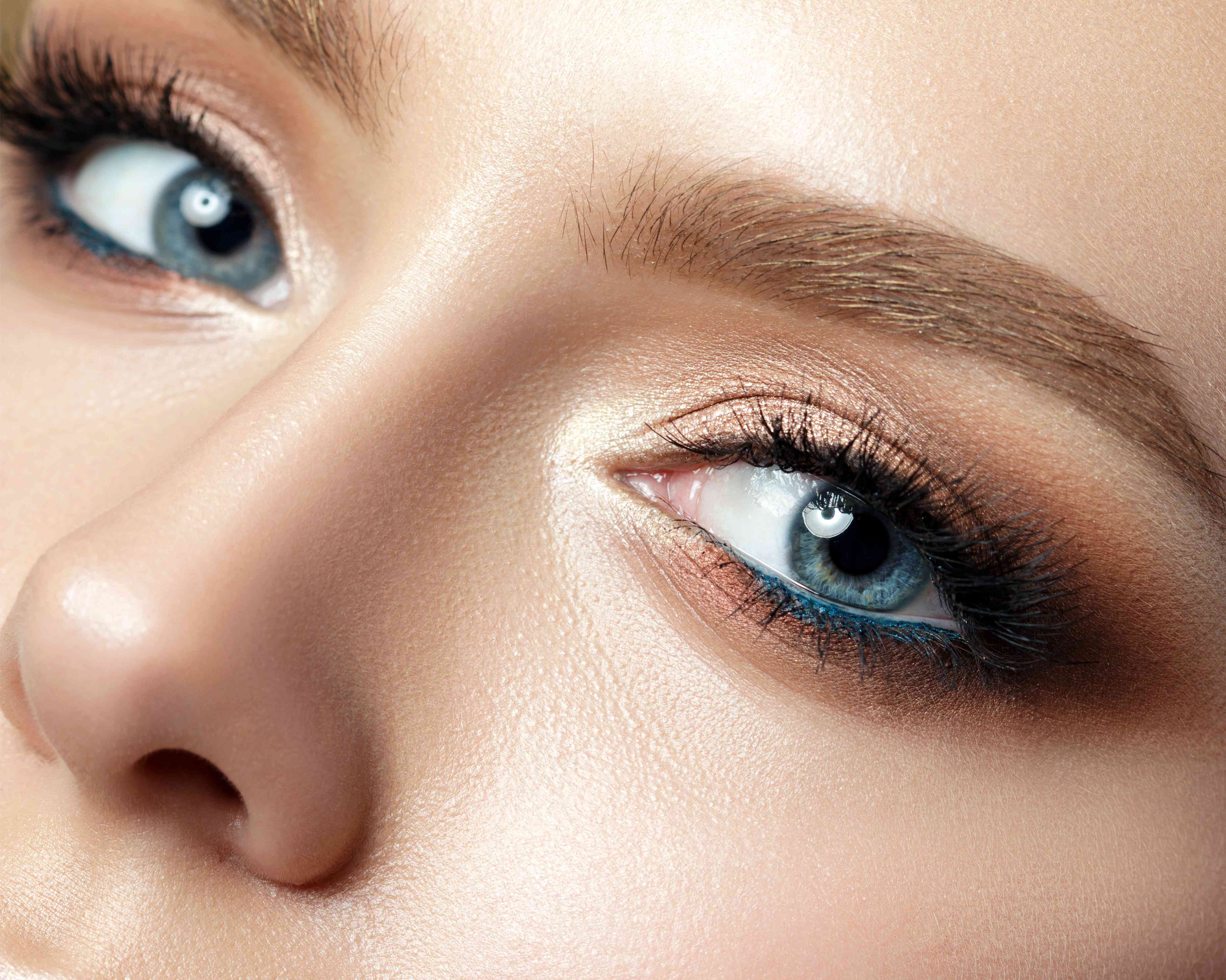Learn From the Best: Celebrity Makeup Tips for Blue Eyes
