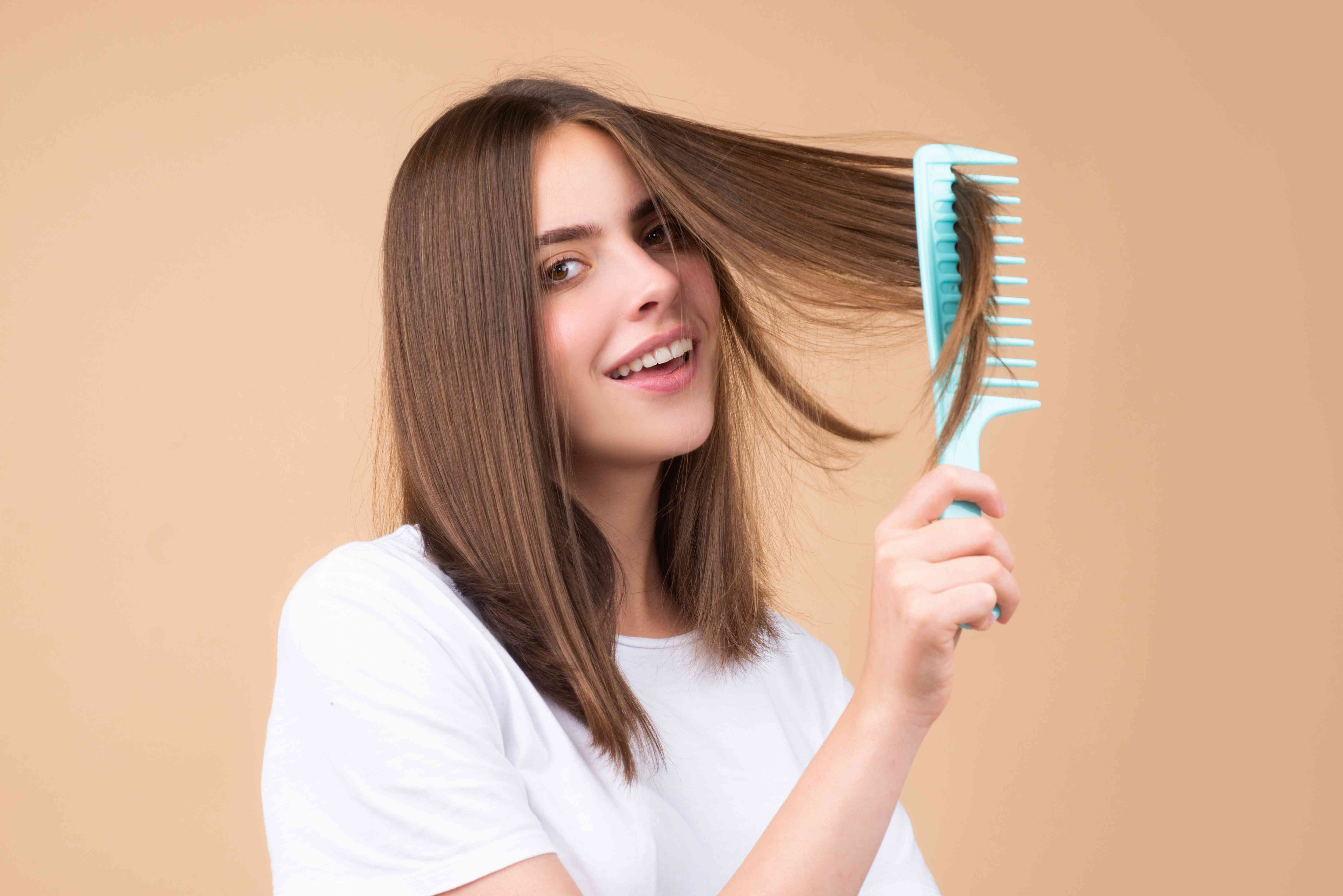 Say Goodbye to Frizz: A Simple Hair Care Routine for Frizzy Hair