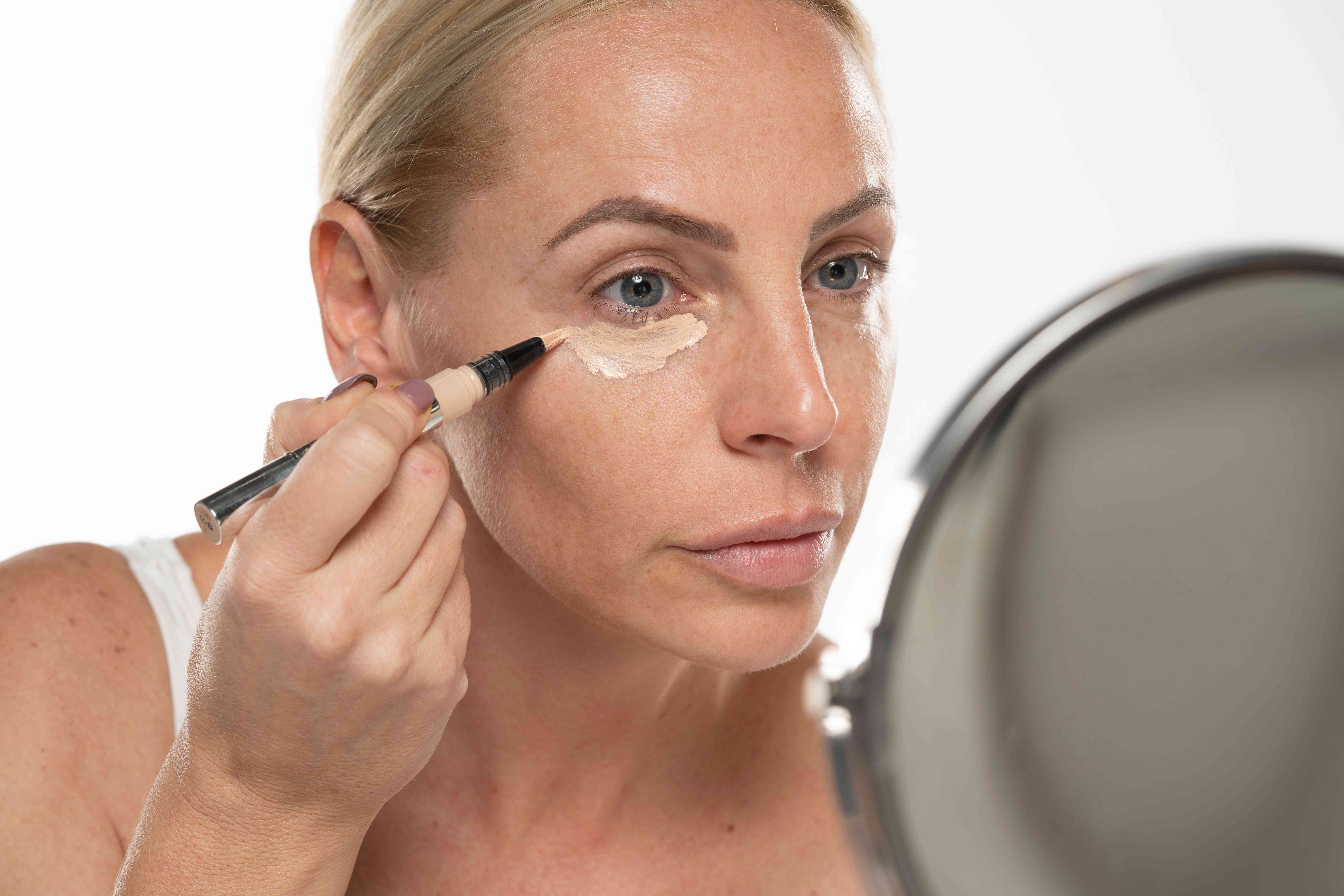7 Tips For Applying Under Eye Concealer On Mature Skin